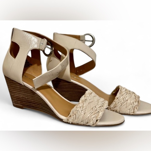Nine West Beige wedge platform Sandels. - Picture 3 of 3